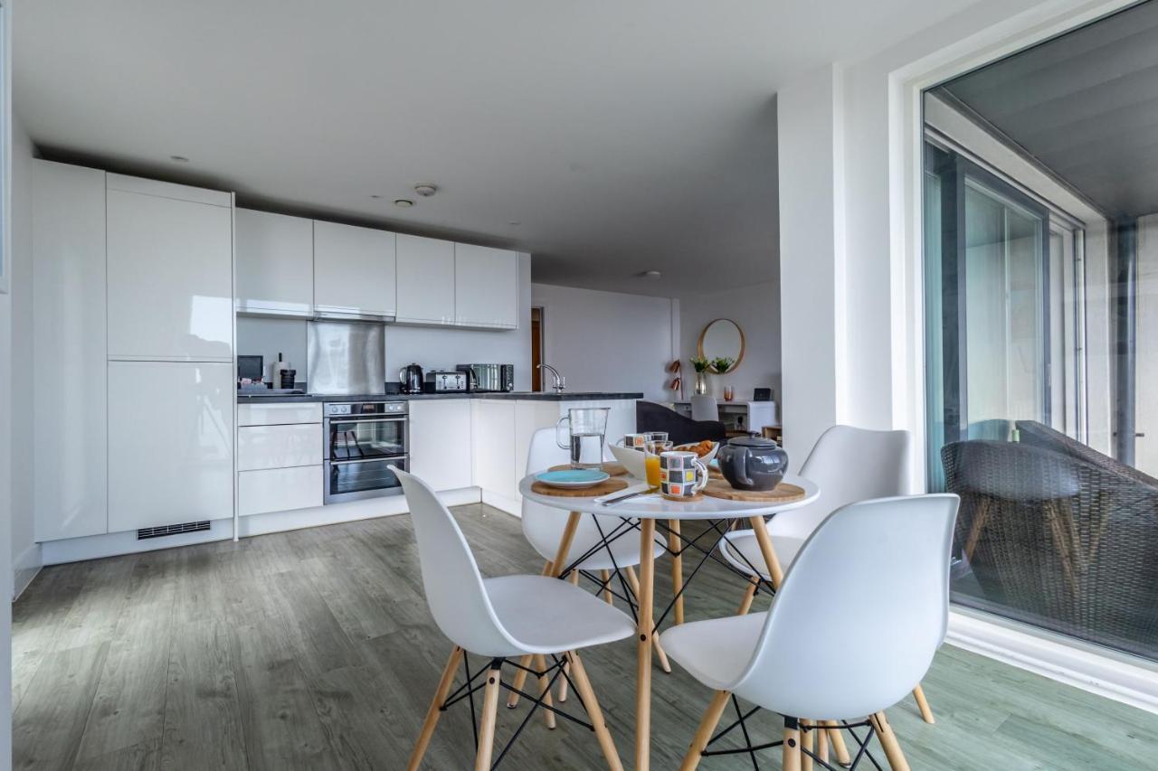 Seaview West Coast - Exceptional - 2 Bedrooms Sleeps 5 -Stunning Sea Views - 500 Metres To Beach Bournemouth Exterior foto