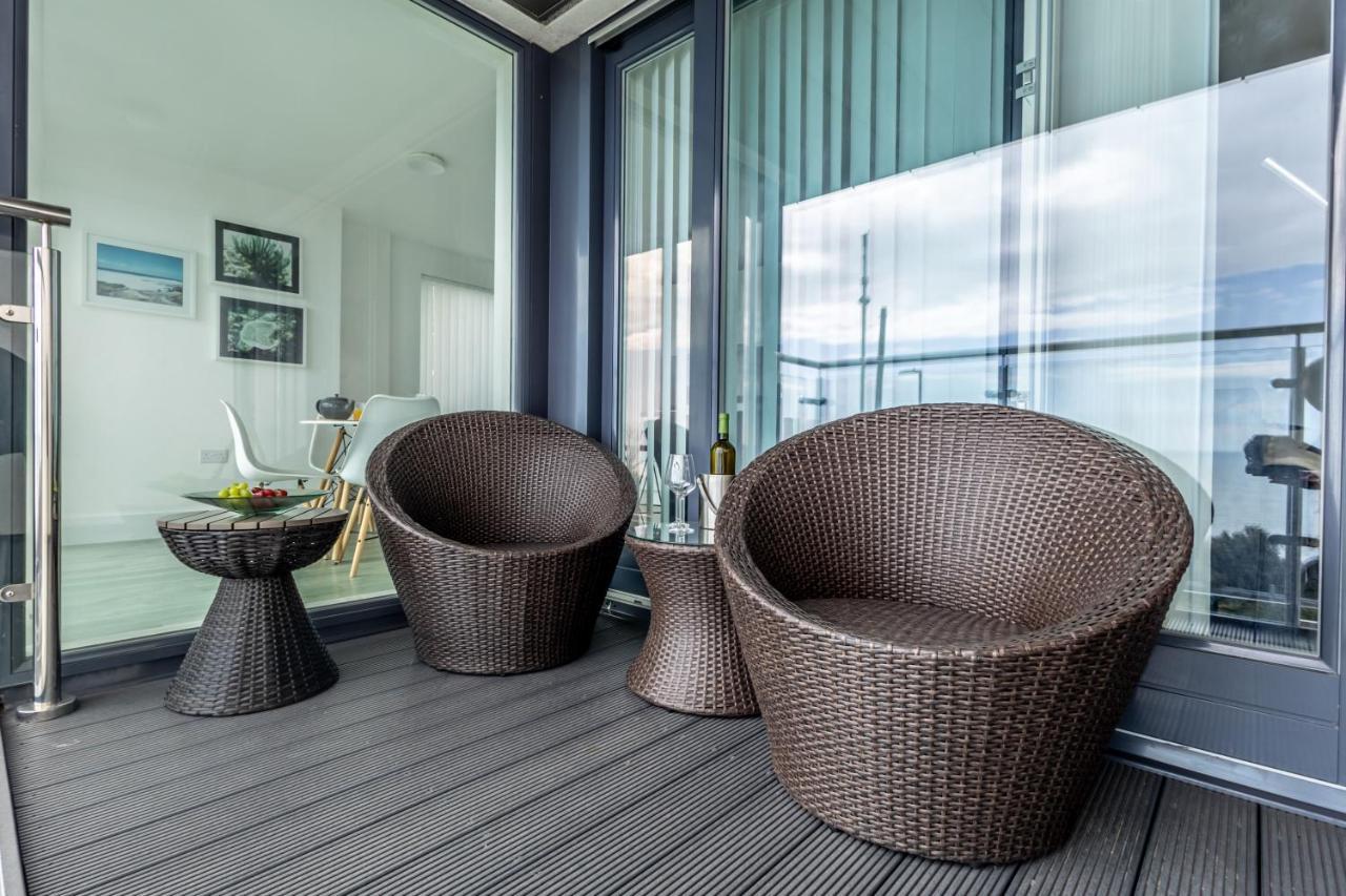 Seaview West Coast - Exceptional - 2 Bedrooms Sleeps 5 -Stunning Sea Views - 500 Metres To Beach Bournemouth Exterior foto