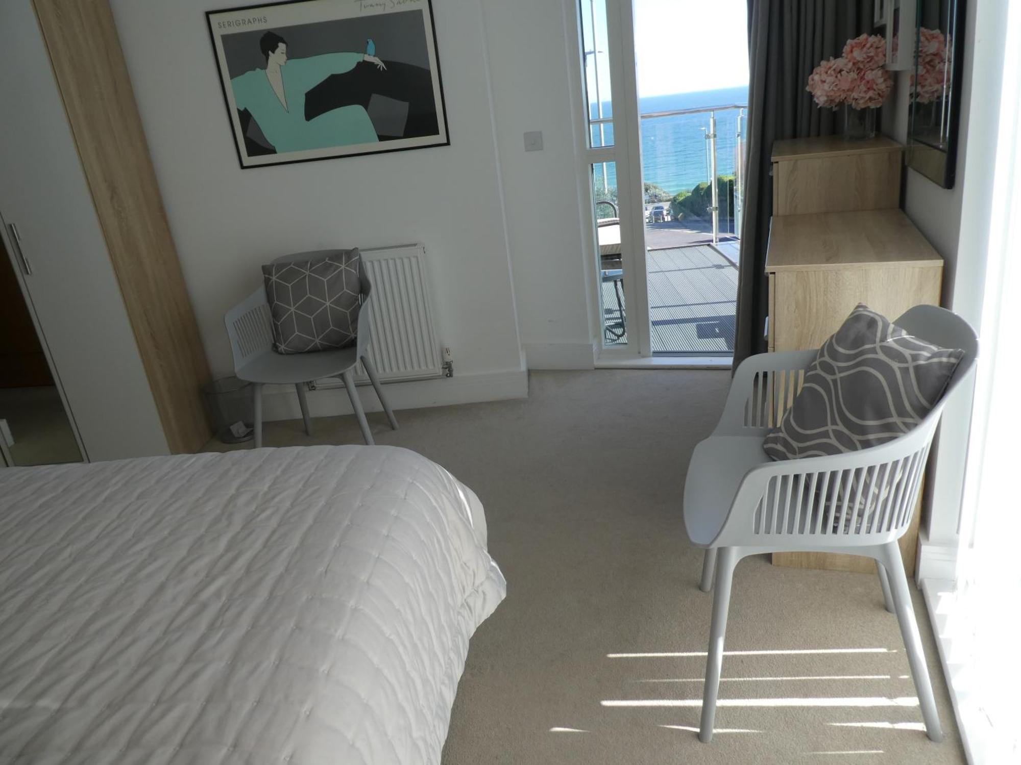 Seaview West Coast - Exceptional - 2 Bedrooms Sleeps 5 -Stunning Sea Views - 500 Metres To Beach Bournemouth Exterior foto