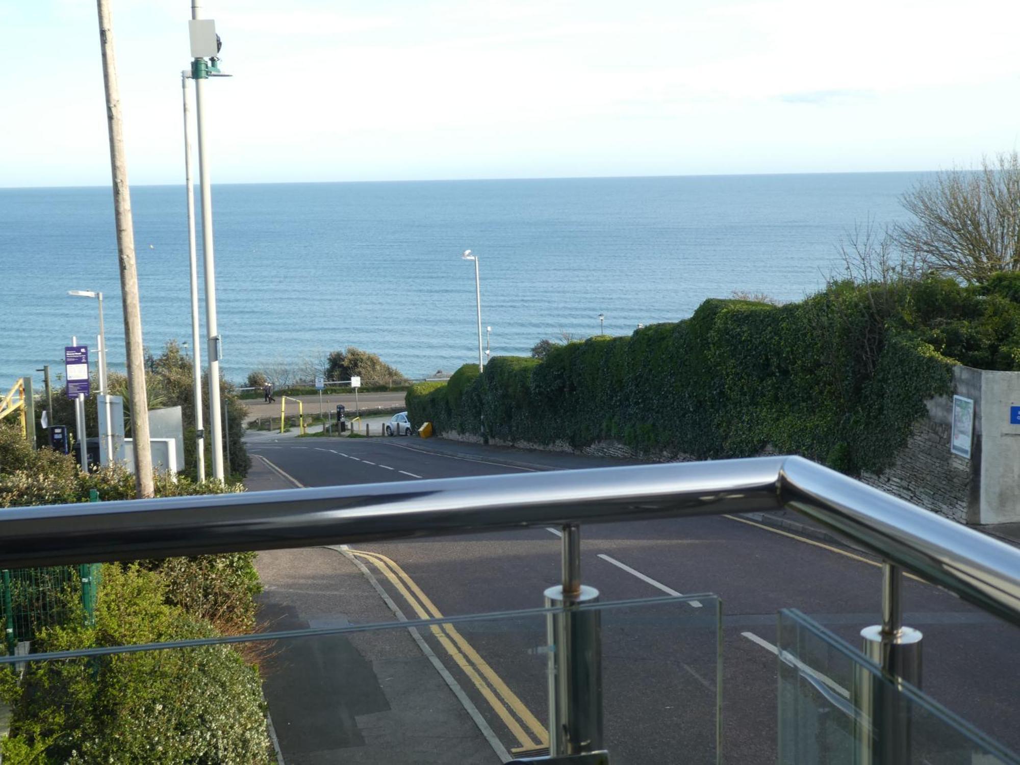Seaview West Coast - Exceptional - 2 Bedrooms Sleeps 5 -Stunning Sea Views - 500 Metres To Beach Bournemouth Exterior foto